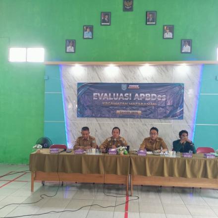 Camat Mataraman Bersama Tim Laksanakan Evaluasi APBDes Gunung Ulin